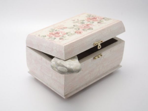 Wooden jewelry box